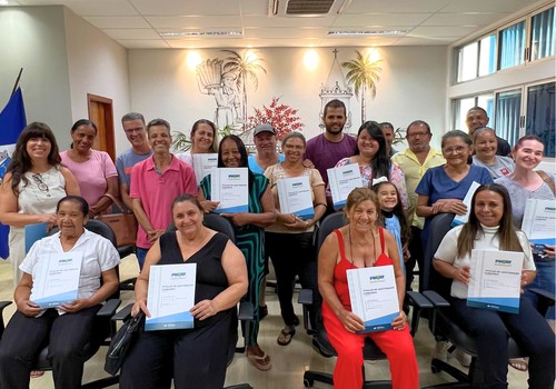 Famílias do Jardim Esperança comemoram a conquista da tão sonhada escritura de suas casas