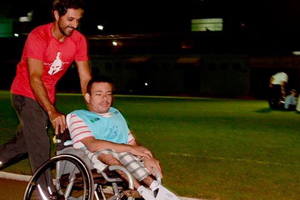 Cadeirante ganha "as pernas" de corredor e vai realizar o sonho de ser atleta na Corrida do Milho