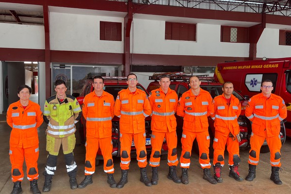 Bombeiros de Patos de Minas e região partem em missão de socorro após tragédia das chuvas na Zona da Mata