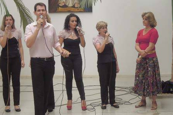Servidores prestam homenagens e Beia se emociona na despedida