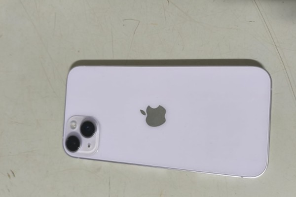 Homem furta celular em veículo, mas acaba preso após rastreamento e imagens de câmeras de segurança