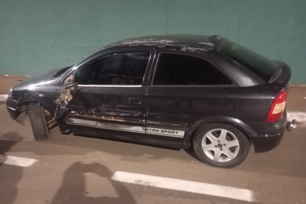 Motorista é preso por embriaguez após bater em carro estacionado e tentar fugir; o motor falhou