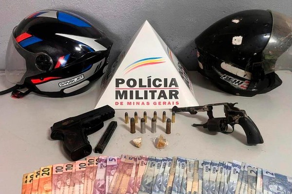PM recupera moto furtada, apreende arma de fogo e drogas e prende suspeitos em Patos de Minas