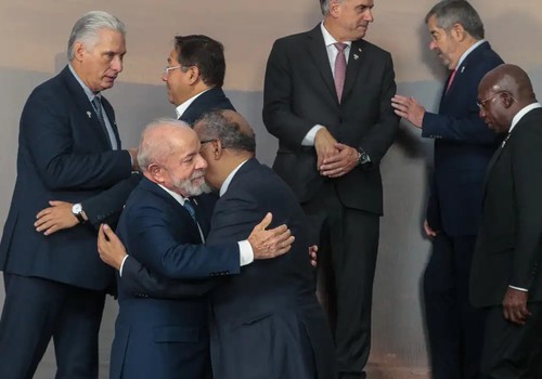 Brics: Lula defende espaço fiscal para erradicar doenças no Sul Global