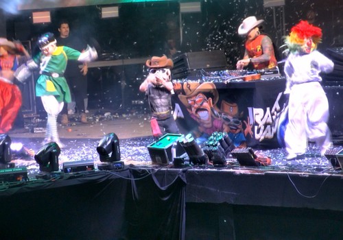 Jiraya Uai abre show na Fenamilho ocom "Cowboy Maluco"; veja ao vivo