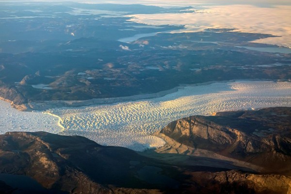 Após Venezuela, Trump ameaça tomar Groenlândia e atacar Colômbia