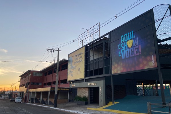Parque de Exposições vira canteiro de obras e venda de passaportes para a Fenamilho termina hoje