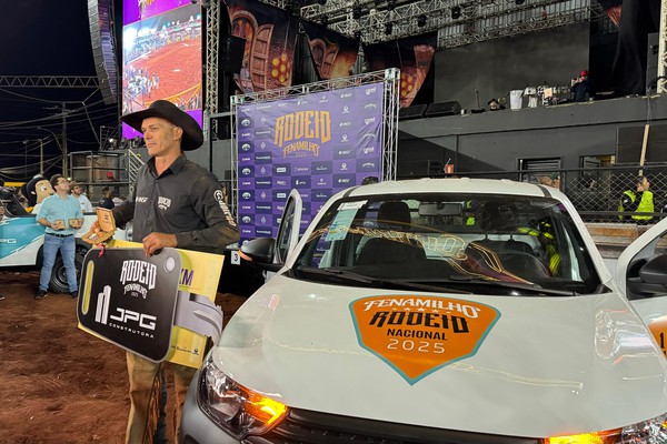 Peões do Paraná e Mato Grosso do Sul levam os carros 0 km do Rodeio Fenamilho 2025; veja como foi