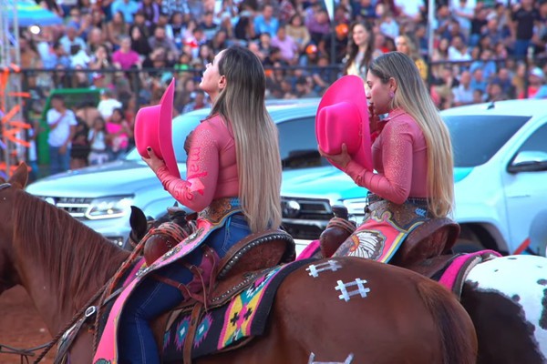 Abertura da Final do Rodeio mostra toda fé dos profissionais que garantirão as emoções da noite; veja ao vivo