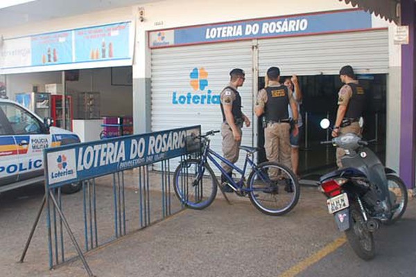 Assaltante armado invade lotérica de cara limpa e leva terror a clientes e funcionários