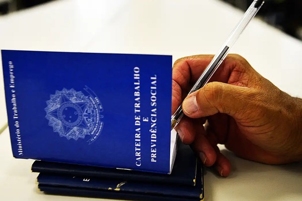 Taxa de desemprego em agosto fica em 5,6% e repete recorde de mínima