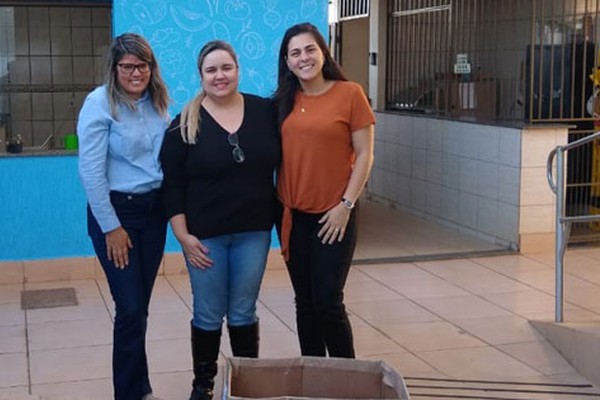 Organizadoras da II Semana Interdisciplinar da FPM entrega doações arrecadadas no evento 