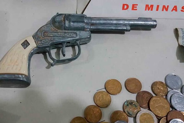 PM apreende garotos de 14, 15 e 16 anos que esfaquearam um homem para roubar o carro 