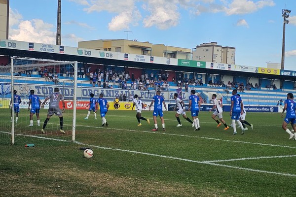Foi o melhor vestiário que nós tivemos, diz Igor Guerra após vitória por 2 a zero sobre o Itabirito