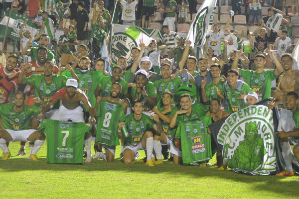 Com direito a golaço no fim, Mamoré vira sobre o Araxá e mantém invencibilidade
