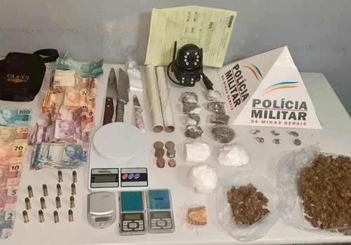 Operação prende três pessoas e apreende grande quantidade de drogas, em Patos de Minas
