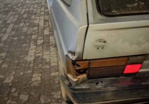 Homem embriagado é preso por bater carro furtado e tentar dar cabeçada em policial