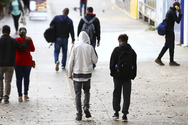Frente fria deve derrubar temperaturas a partir desta terça-feira