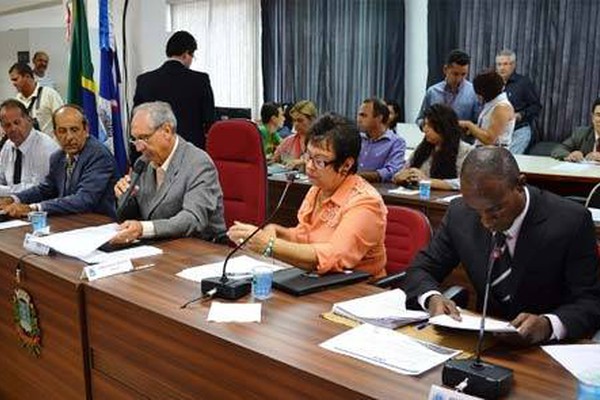 Câmara adia e votação do maior orçamento que a cidade já teve será na segunda