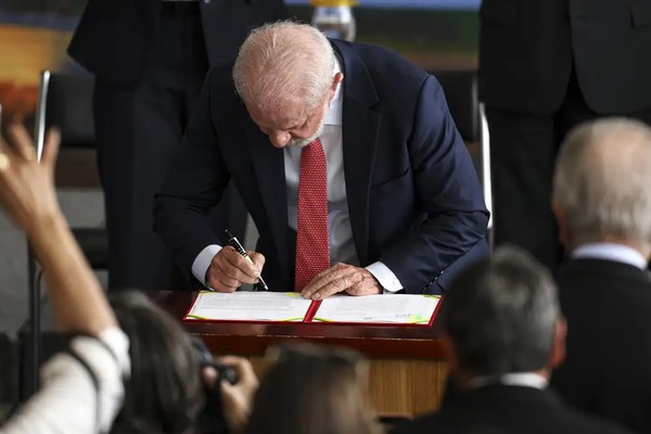 Lula veta integralmente PL da Dosimetria