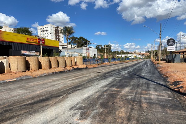 Trecho da av. Fátima Porto que recebeu novo asfaltamento é liberado; sentido oposto foi interditado