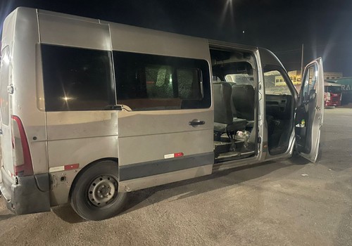 Motorista de van é preso transportando 10 passageiros de forma irregular na BR 146