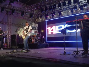 14 Bis inicia show para grande público em Patos de Minas; veja ao vivo