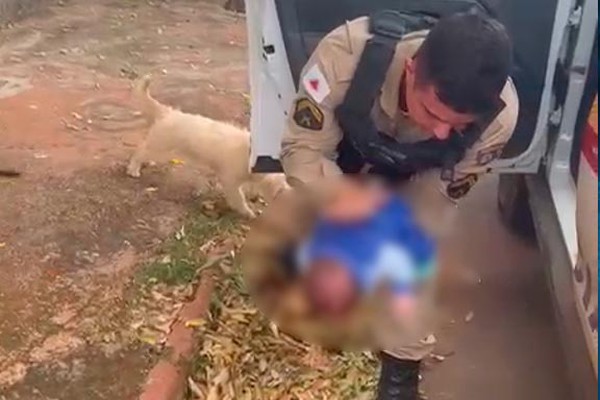 Em ato heroico, policial militar salva recém-nascido que se engasgou em Vazante; veja vídeo