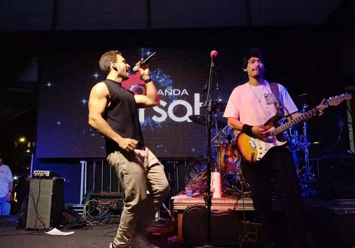 Banda Versat encerra show no Palco do Coreto da Fenapraça; veja ao vivo
