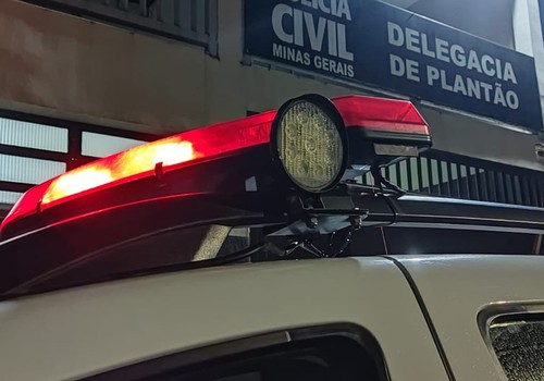 Homem pula portão do Caps, ameaça médico e enfermeira e acaba preso em Patos de Minas