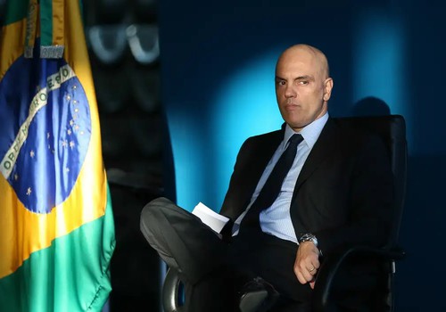 Bolsonaro fez flagrante confissão de obstrução de Justiça, diz Moraes