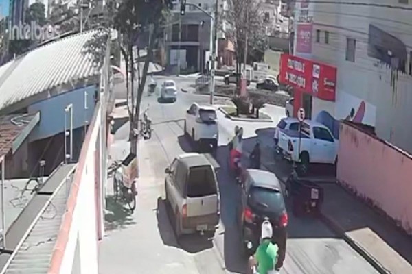 Novo vídeo mostra que carro não avançou sinal em violento acidente na avenida Fátima Porto
