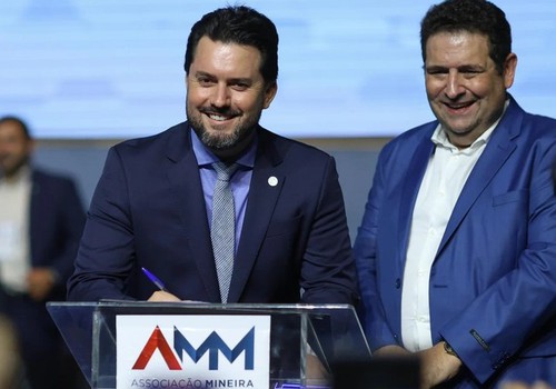 Falcão assume a presidência da AMM em cerimônia com recorde de público em Belo Horizonte