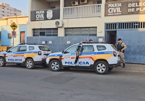 Professor de 49 anos é preso suspeito de estuprar crianças de 4 anos em escola municipal de Patos de Minas