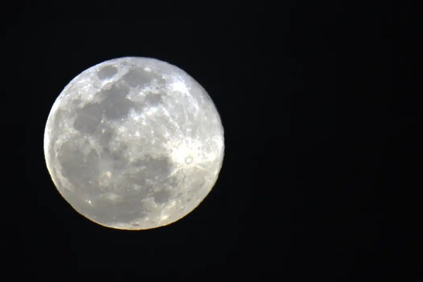 Primeira Superlua de 2026 pode ser vista neste sábado (03)