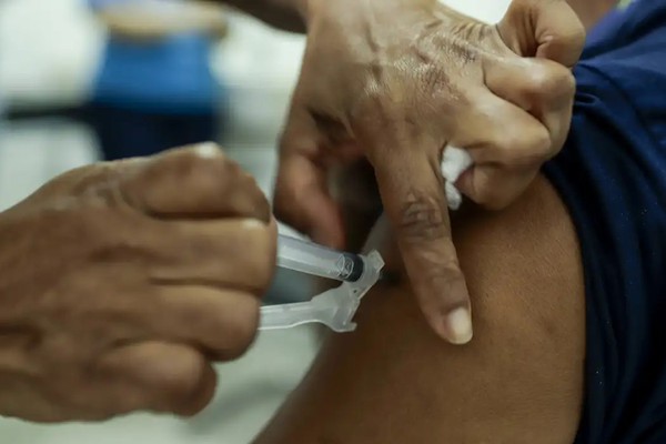 Saúde lança campanha para vacinar crianças e adolescentes até 15 anos