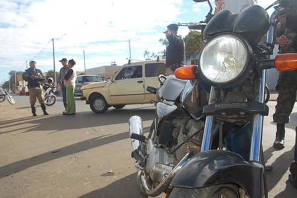 Motorista tenta manobra, soldados do TG batem e acabam feridos na Ouro Preto