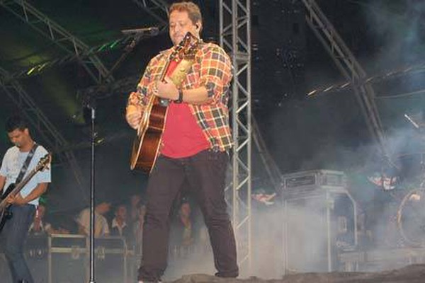 Música gospel de Fernandinho arrasta milhares de pessoas para o Parque