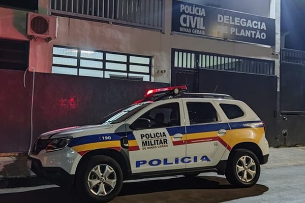 Filho proibido de se aproximar recusa-se a ir embora da casa da mãe e acaba preso