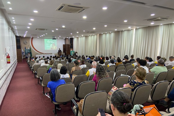 UNIPAM lança projeto gratuito de incentivo à leitura para maiores de 50 anos; inscrições abertas