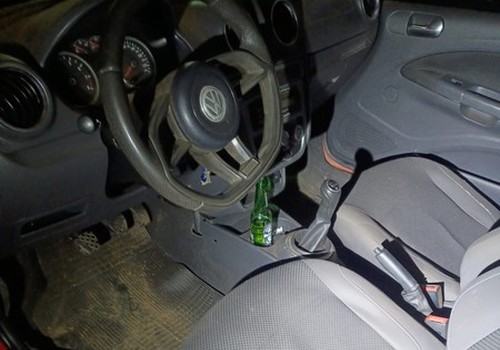 Condutor inabilitado foge de abordagem, abandona carro e é preso após perseguição em Patrocínio