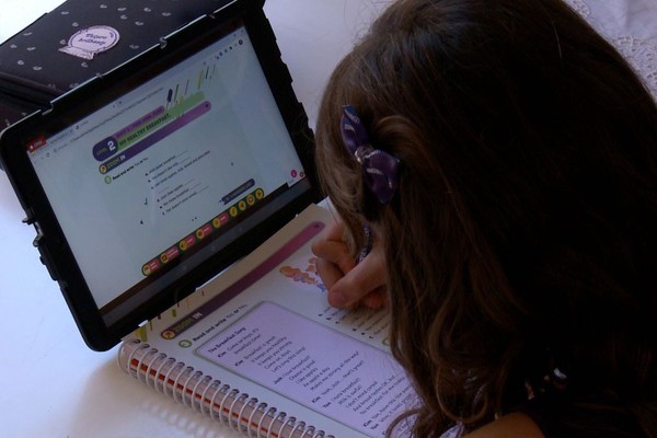 Publicada lei que garante R$ 3,5 bi para internet de aluno e professor