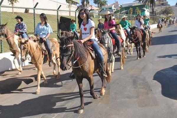 Cavalgada do 15º BPM supera expectativa e reúne mais de 400 tropeiros