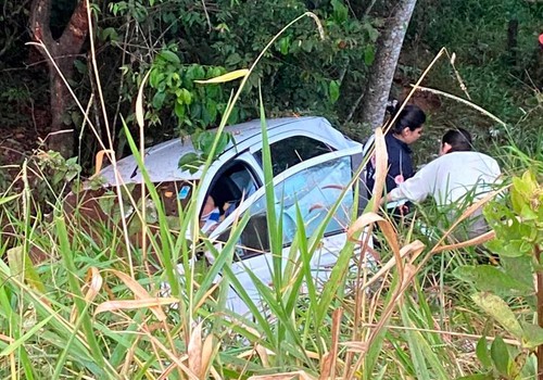 Chuva deixa asfalto escorregadio e acidentes se multiplicam em Patos de Minas