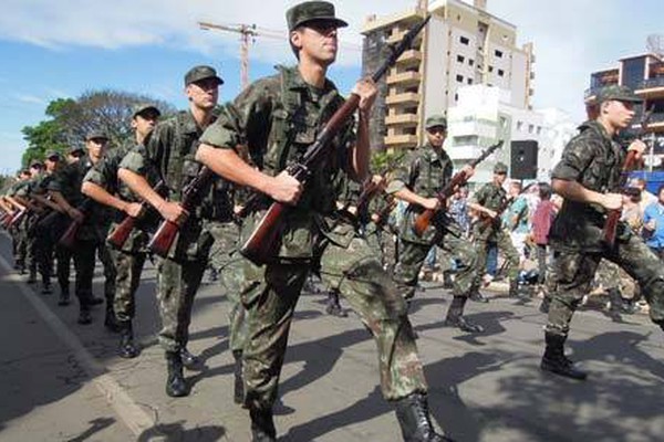 Desfile marca comemoração da Independência do Brasil em Patos de Minas