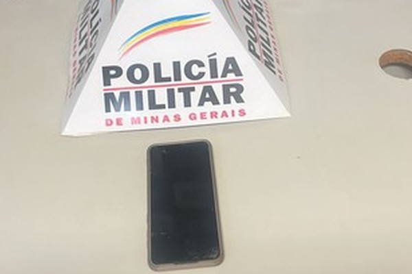 Homem invade casa da ex, obriga ela a fazer pix, rouba celular e ainda a agride com facadas, em Patrocínio