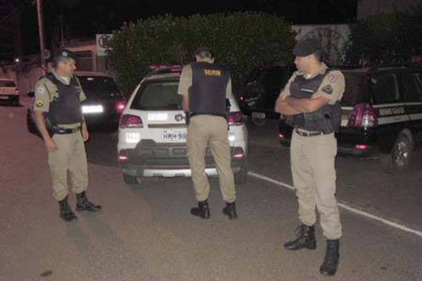 Marido agride mulher a chineladas e deixa vítima cheia de hematomas em Patos de Minas