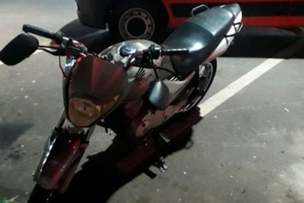 Motorista com sinais de embriaguez é preso após avançar sinal e atingir motociclista no Centro