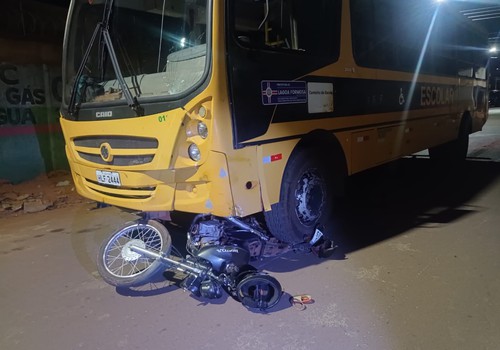 Jovens de 18 e 16 anos sofrem ferimentos graves ao baterem em ônibus escolar de Lagoa Formosa
