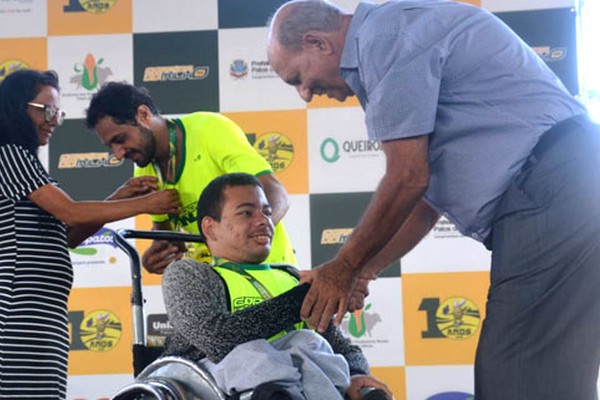 Deficiente e corredor superam limites e vencem o percurso de 10 km da Corrida do Milho